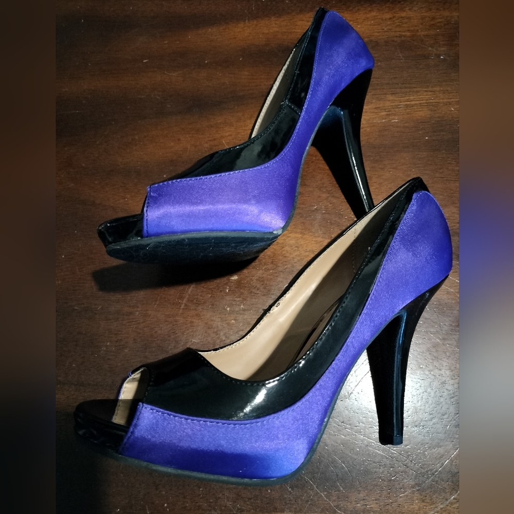 Forever Paula Abdul 4" High Heels Black Patent Leather with Purple Satin. Size 7